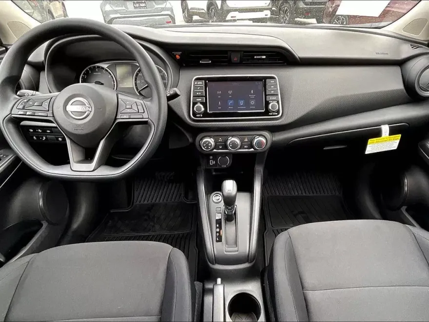 2025 Nissan Kicks Play S photo 1