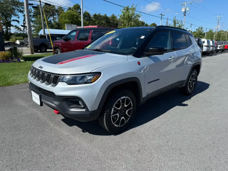 2024 Jeep Compass Trailhawk photo 1