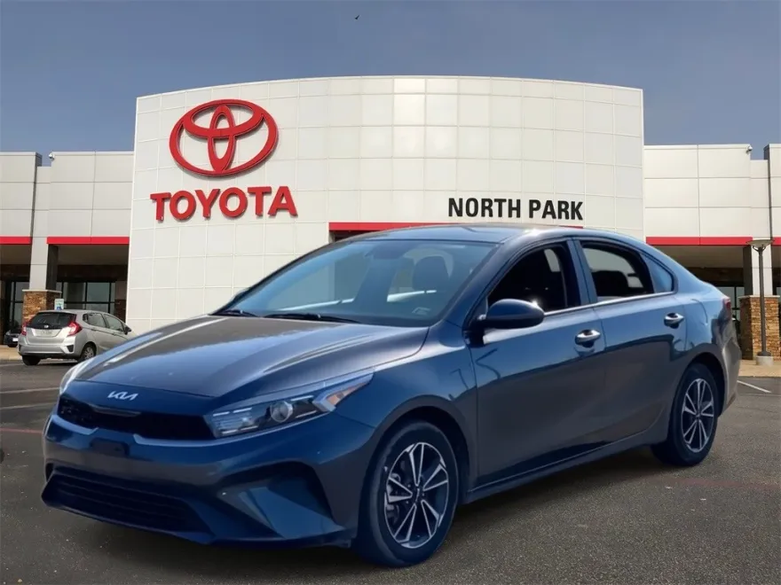 2024 Kia Forte LXS photo 1