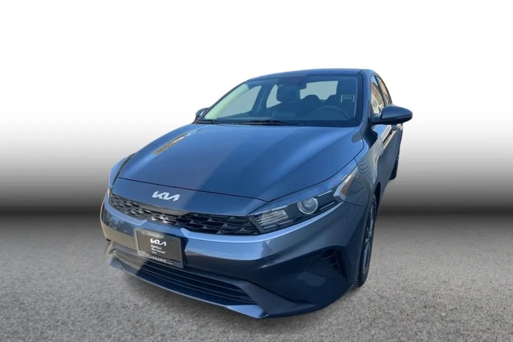 2023 Kia Forte LXS photo 1