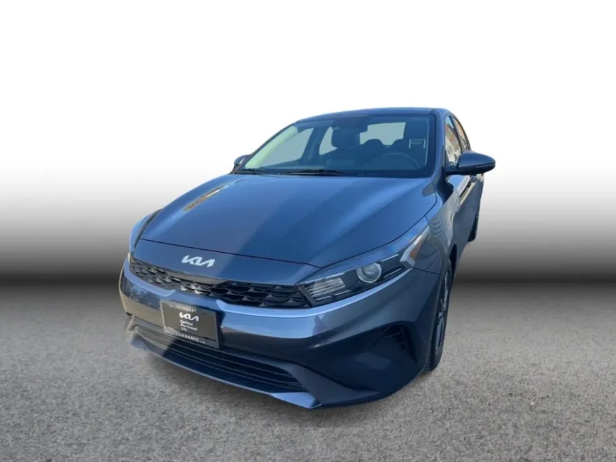 2023 Kia Forte LXS photo 1