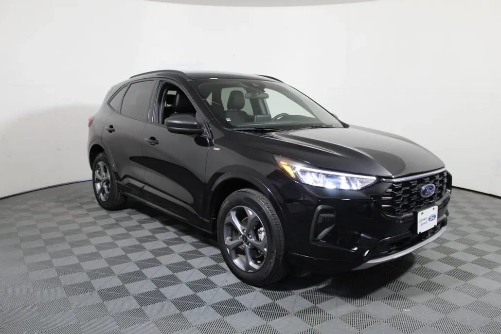 2024 Ford Escape ST-Line photo 1