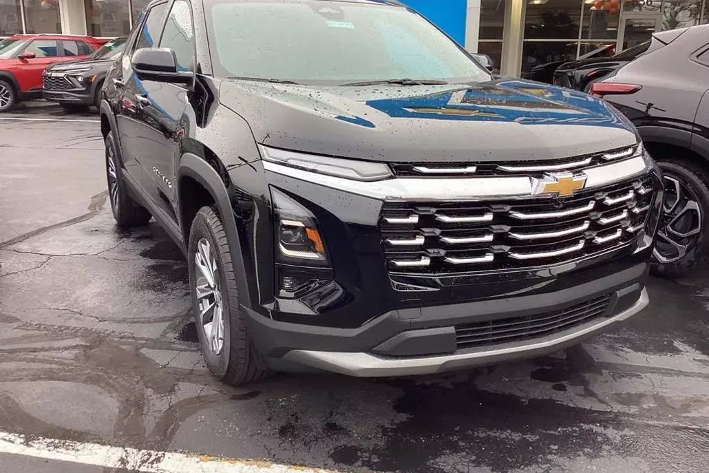 2026 Chevrolet Equinox LT photo 1
