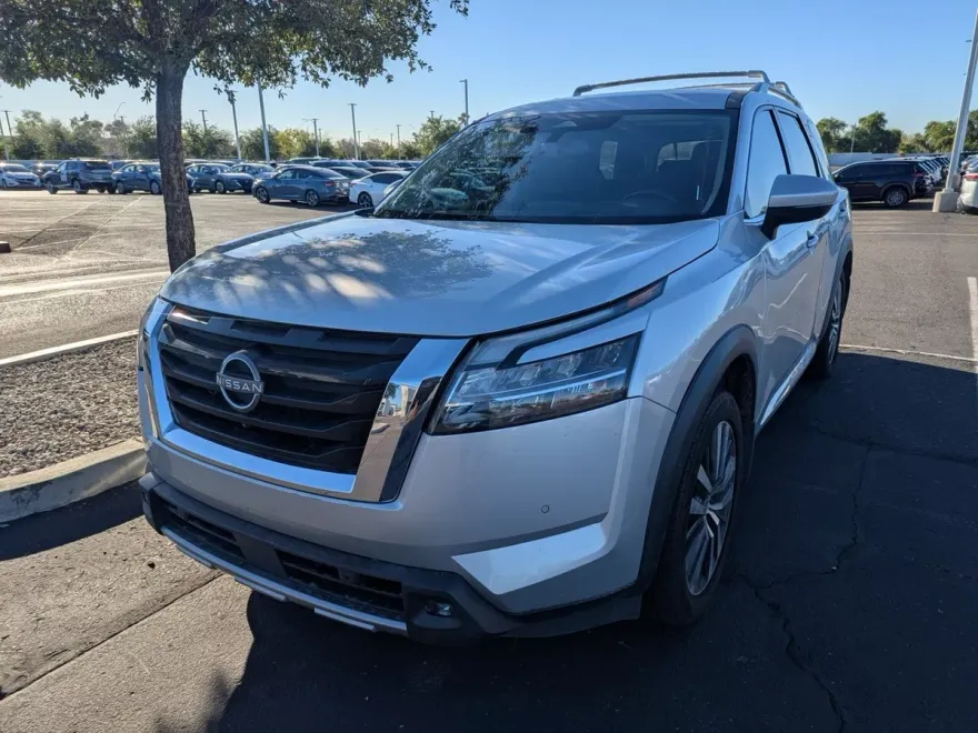 2022 Nissan Pathfinder Platinum photo 1