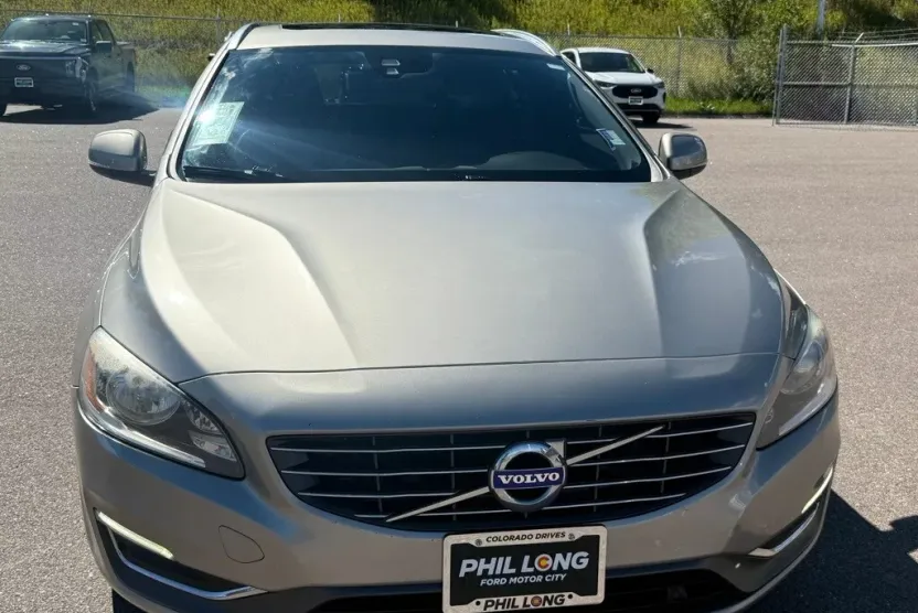 2015 Volvo V60 T5 Premier photo 1