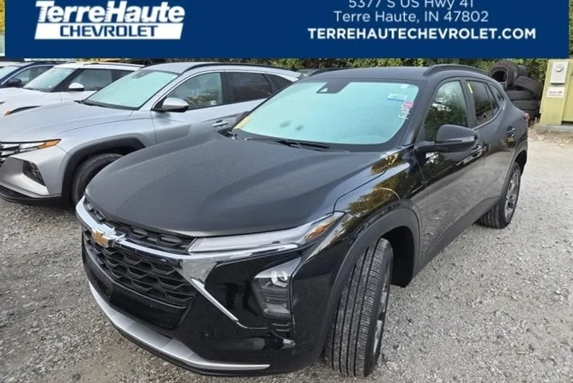 2025 Chevrolet Trax LT photo 1