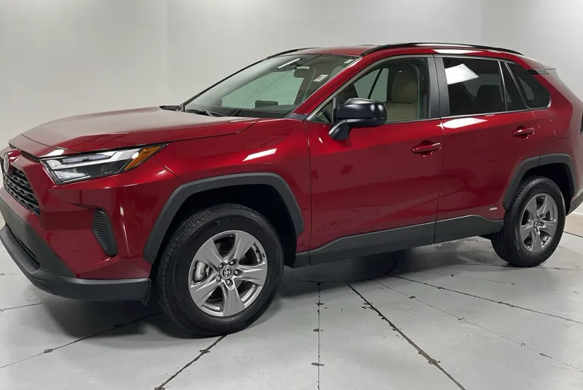 2025 Toyota RAV4 Hybrid LE photo 1