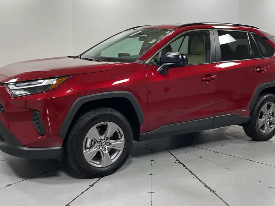 2025 Toyota RAV4 Hybrid LE photo 1