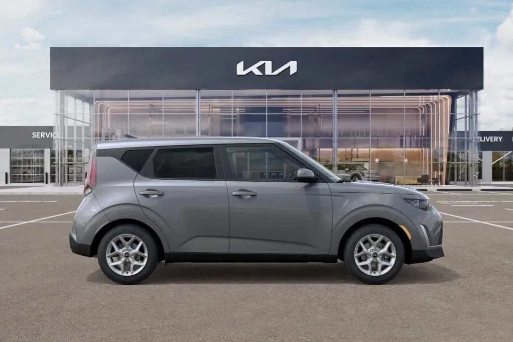 2025 Kia Soul LX photo 1