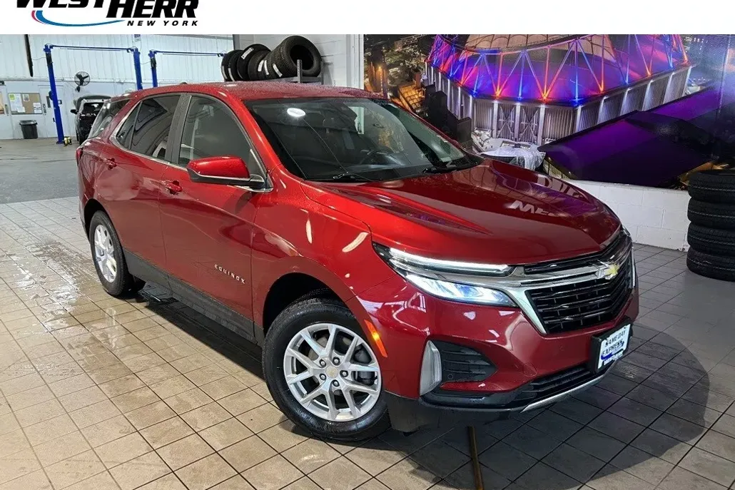 2023 Chevrolet Equinox LT photo 1