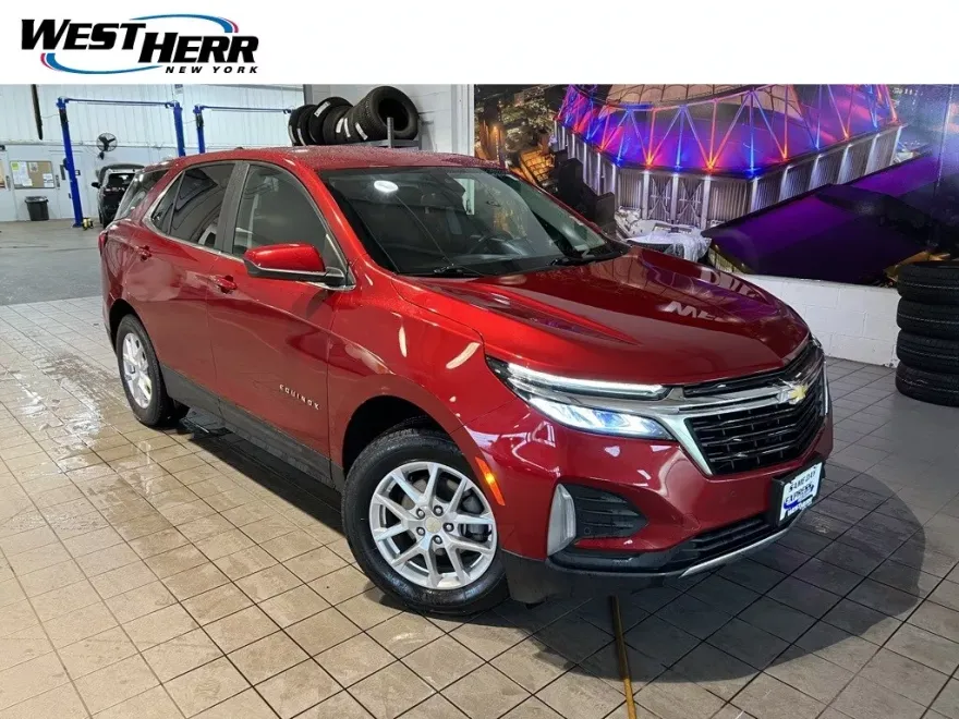 2023 Chevrolet Equinox LT photo 1