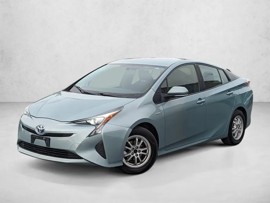 2016 Toyota Prius Two photo 1