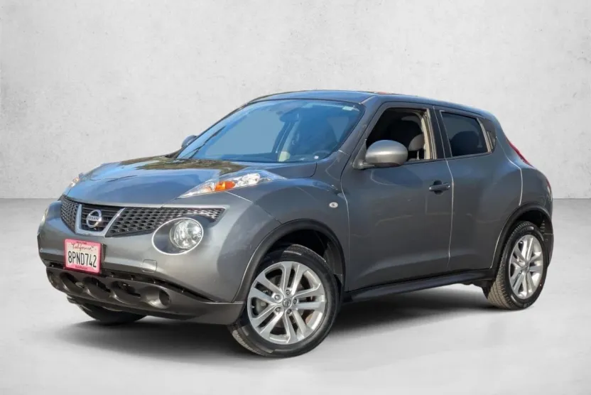2012 Nissan Juke SV photo 1