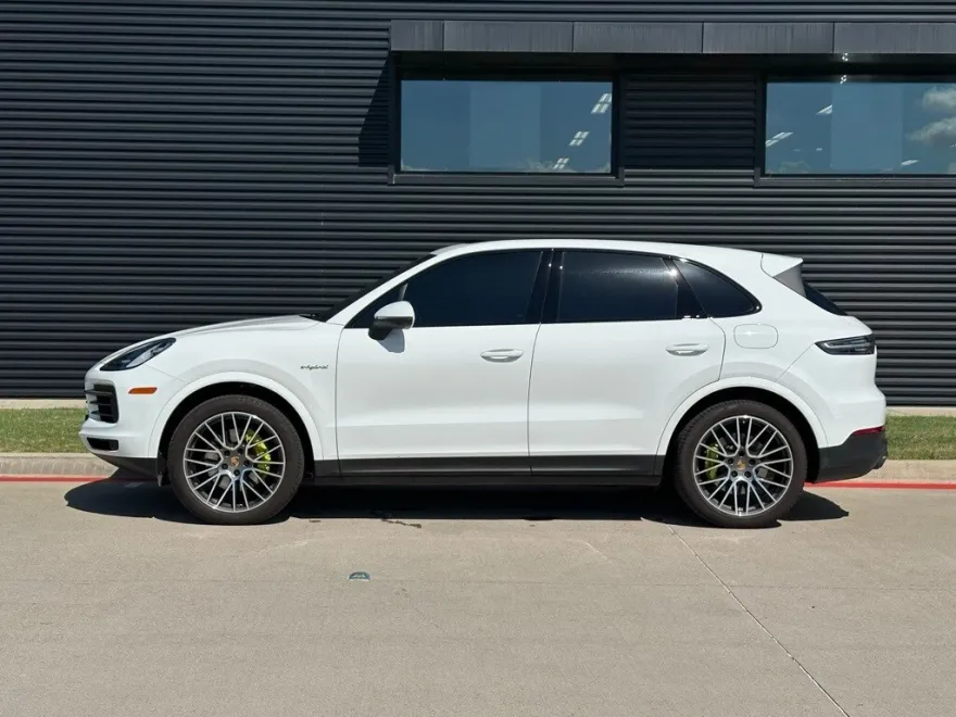2023 Porsche Cayenne E-Hybrid photo 1