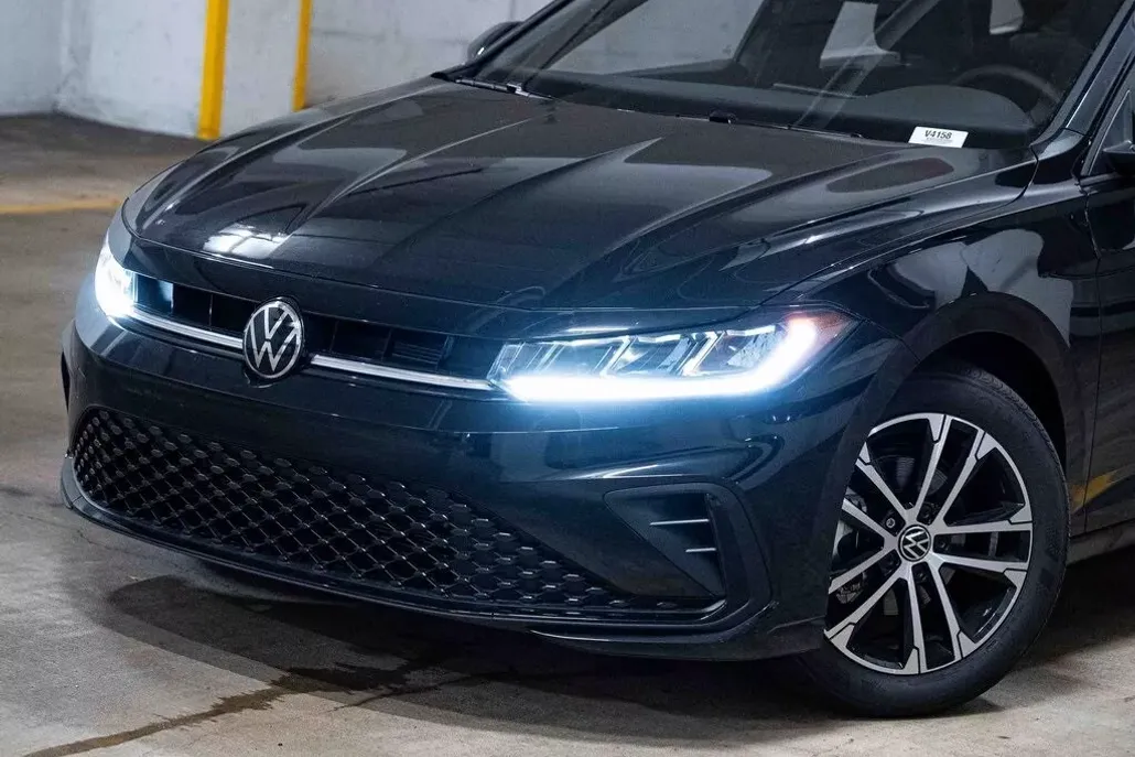 2025 Volkswagen Jetta 1.5T Sport photo 1