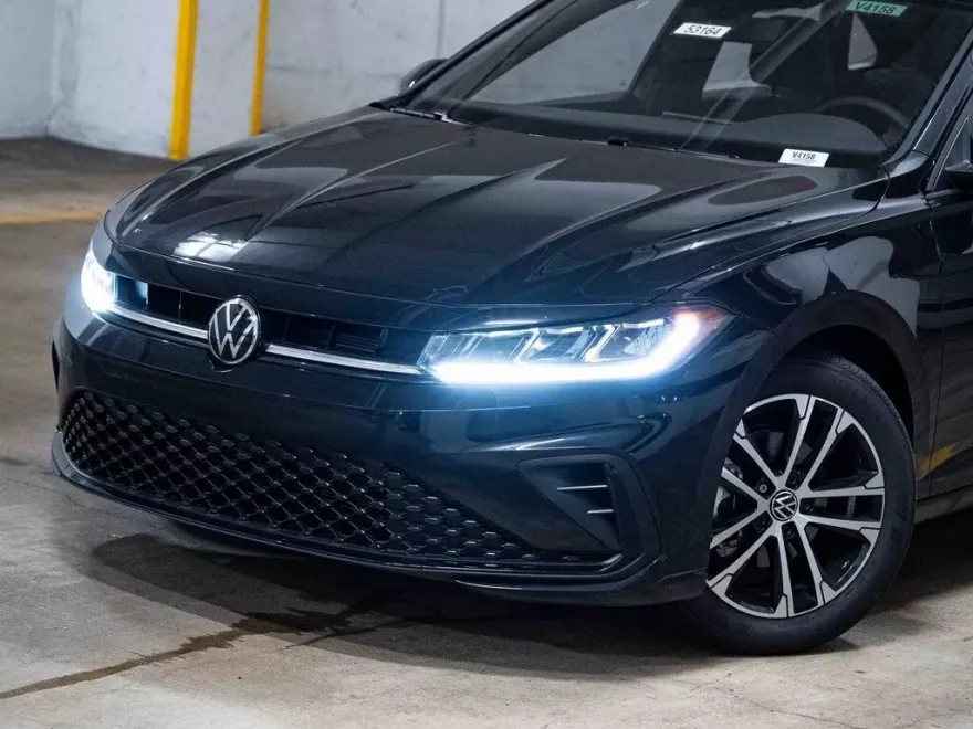2025 Volkswagen Jetta 1.5T Sport photo 1