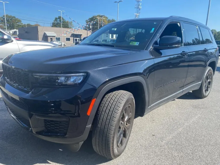 2024 Jeep Grand Cherokee Altitude photo 1