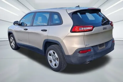 2015 Jeep Cherokee Sport photo 2