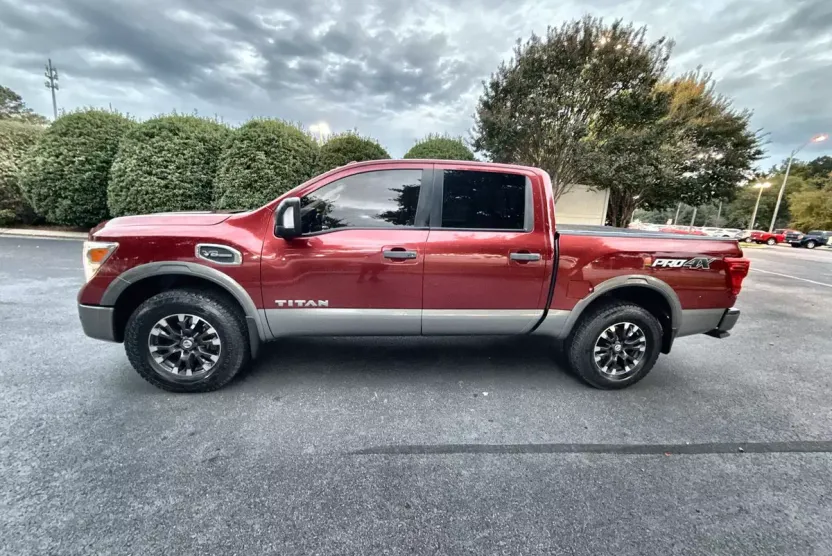 2017 Nissan Titan PRO-4X photo 1