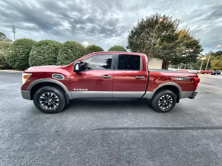 2017 Nissan Titan PRO-4X photo 1