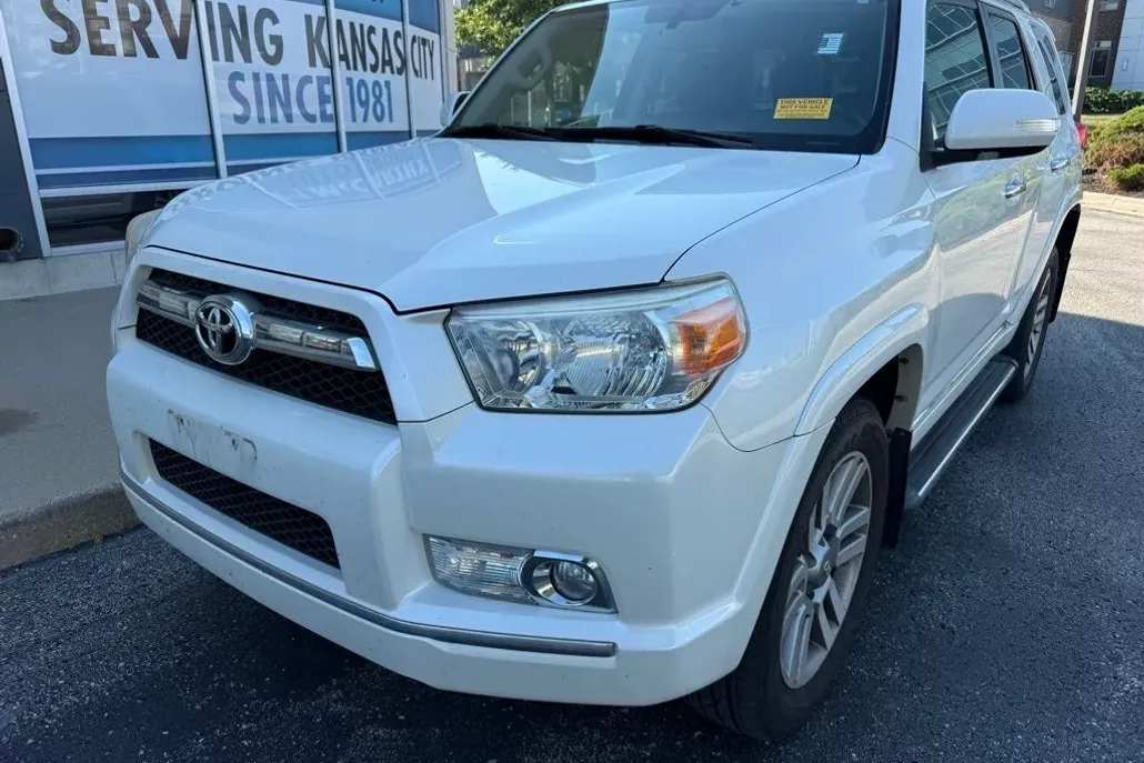 2013 Toyota 4Runner Limited photo 1
