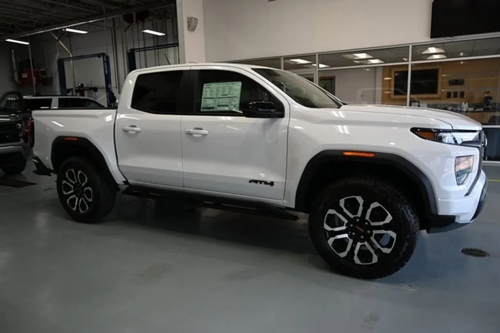 2025 Gmc Canyon AT4 photo 1