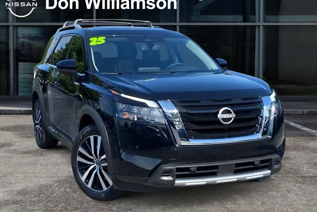 2025 Nissan Pathfinder Platinum photo 1