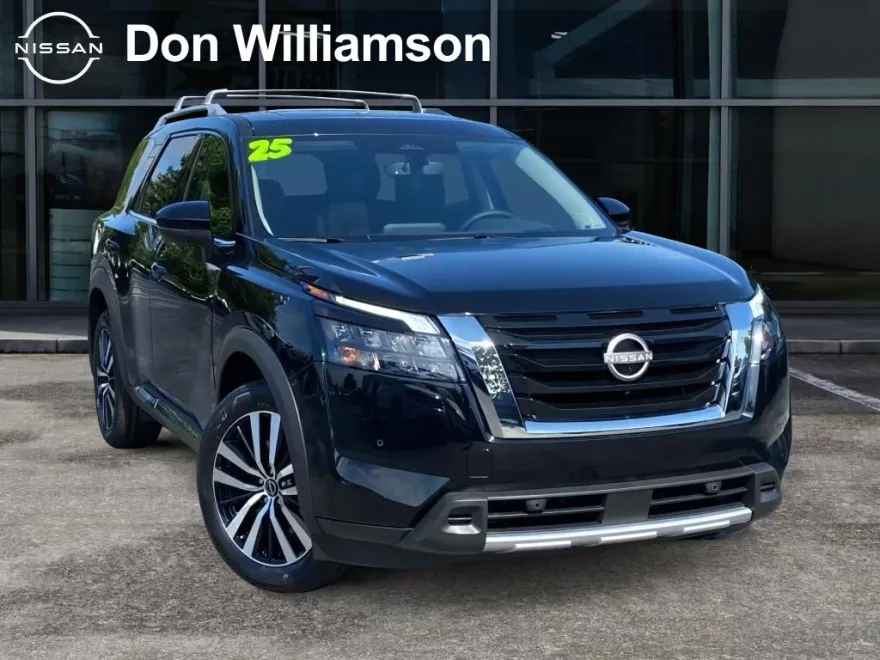 2025 Nissan Pathfinder Platinum photo 1