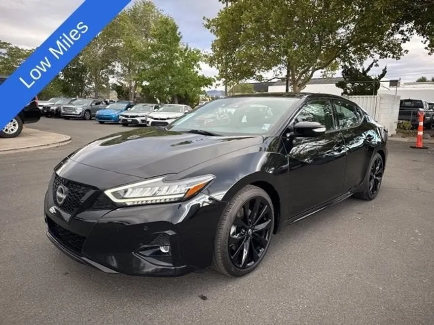 2023 Nissan Maxima SR photo 1