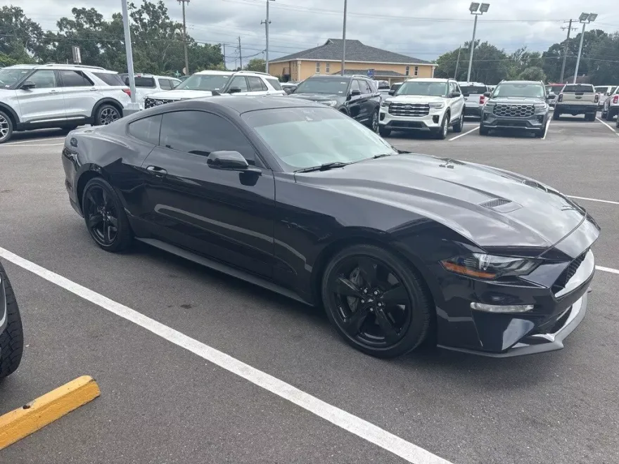 2022 Ford Mustang GT Premium photo 1