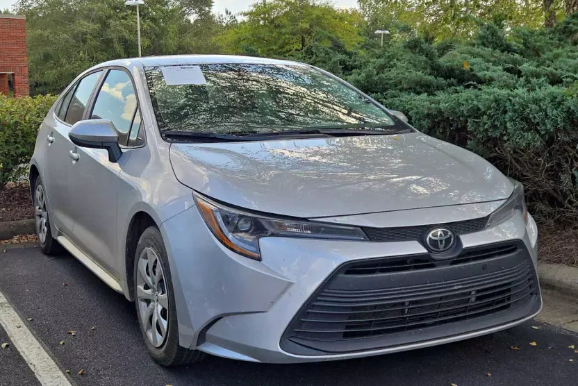 2024 Toyota Corolla LE photo 1