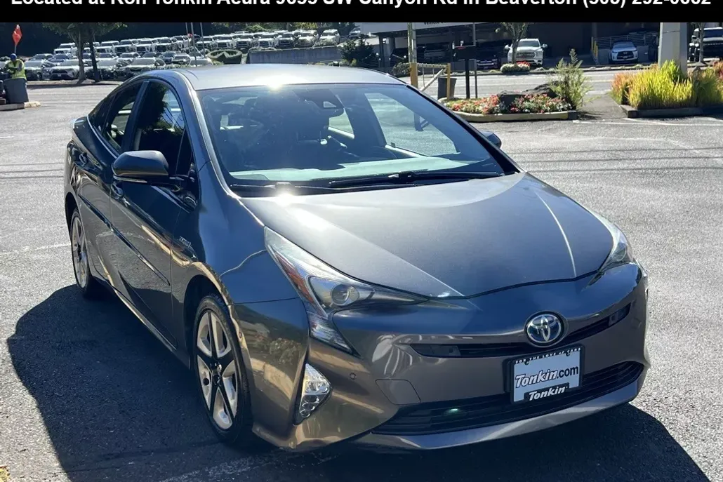 2017 Toyota Prius Four Touring photo 1