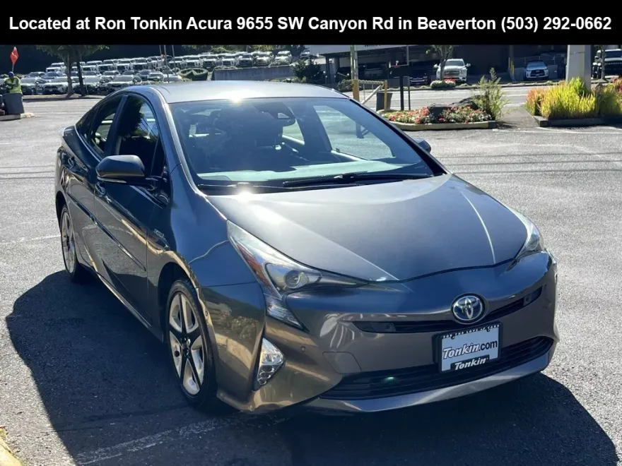 2017 Toyota Prius Four Touring photo 1