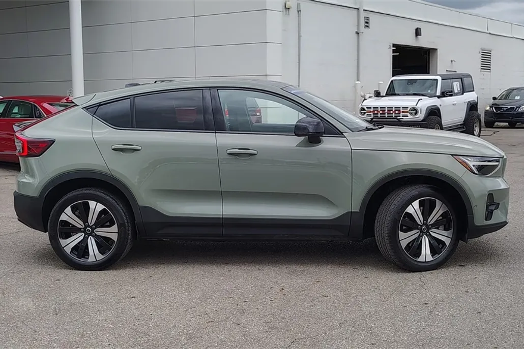 2023 Volvo C40 Recharge Plus photo 1