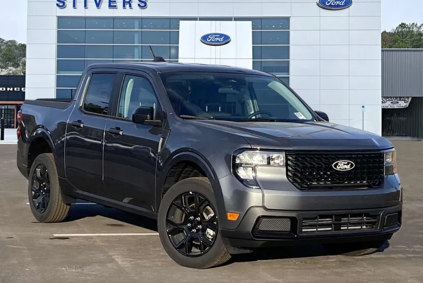 2025 Ford Maverick XLT photo 1