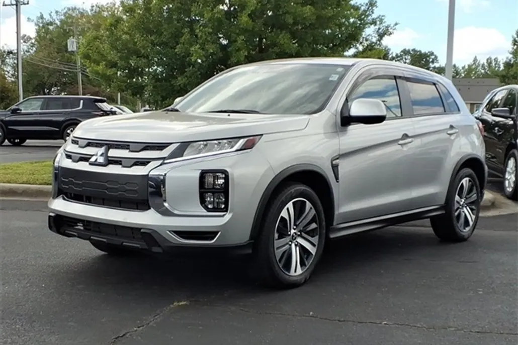 2024 Mitsubishi Outlander Sport ES photo 1