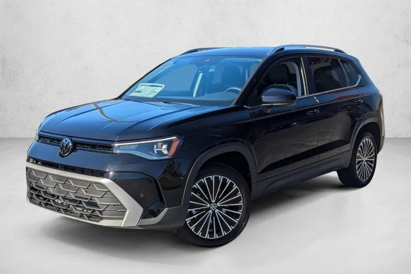 2025 Volkswagen Taos SE photo 1
