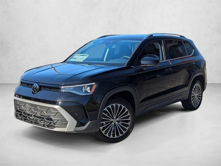 2025 Volkswagen Taos SE photo 1