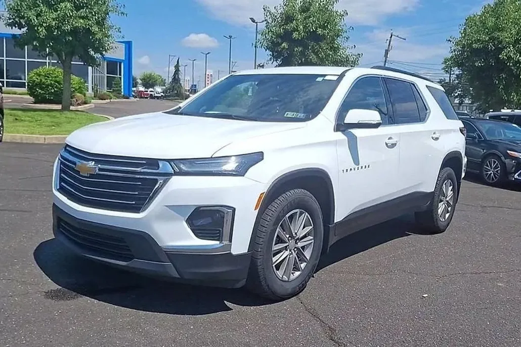 2024 Chevrolet Traverse Cloth photo 1