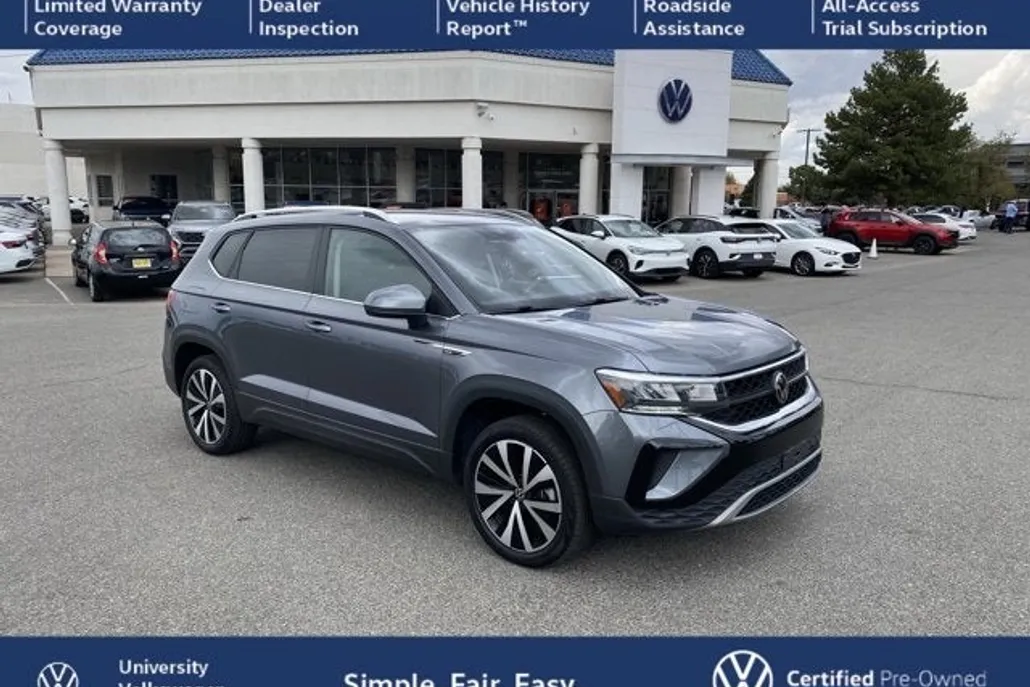 2023 Volkswagen Taos SE photo 1