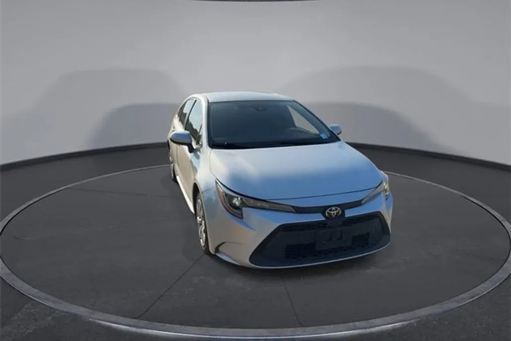 2020 Toyota Corolla LE photo 1