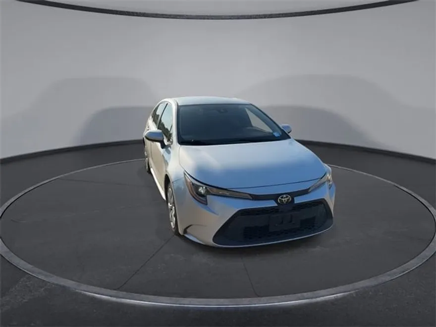 2020 Toyota Corolla LE photo 1