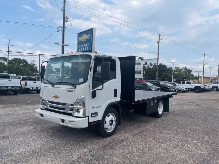 2024 Chevrolet Silverado 4500HD Base photo 1