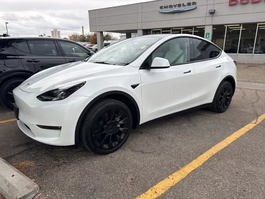 2023 Tesla Model Y Long Range photo 1