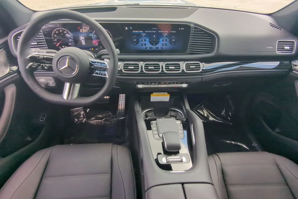 2025 Mercedes Benz GLS 580 4MATIC photo 1