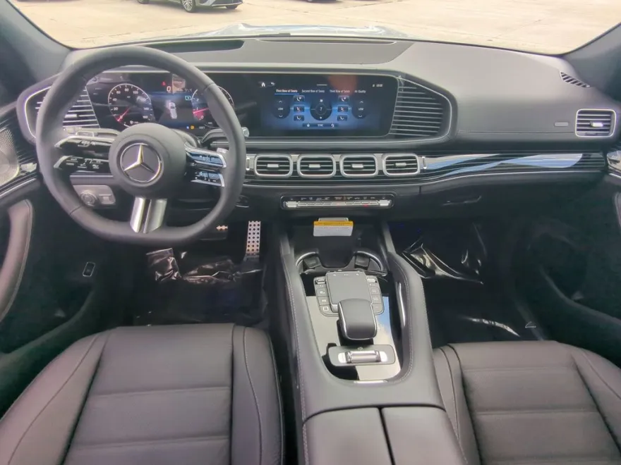 2025 Mercedes Benz GLS 580 4MATIC photo 1