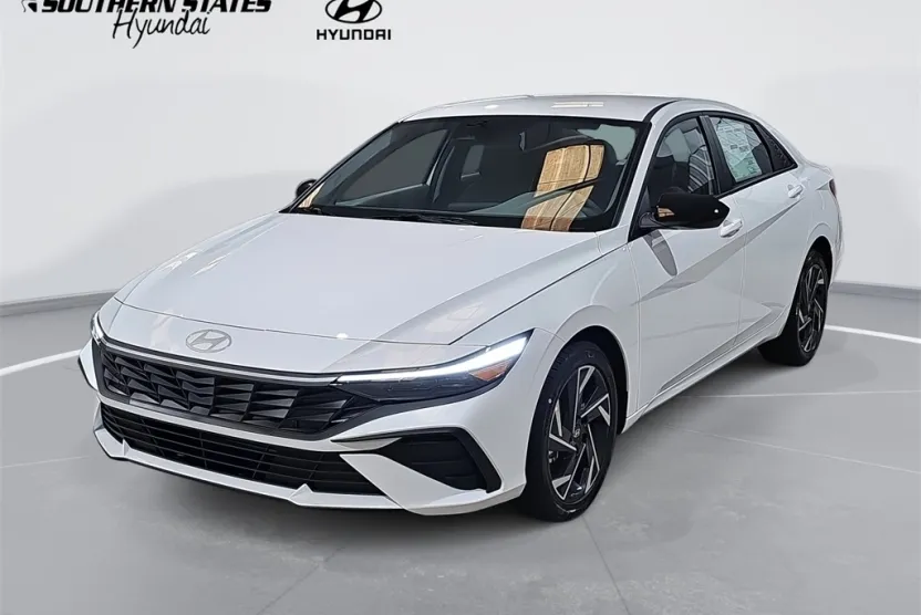 2025 Hyundai Elantra SEL Sport photo 1