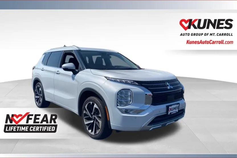 2023 Mitsubishi Outlander SEL photo 1