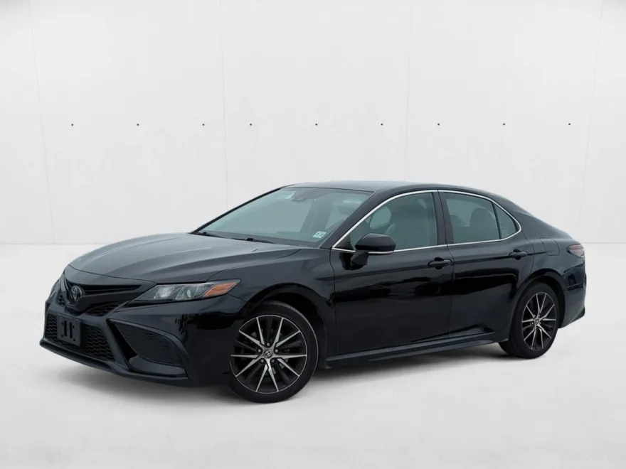 2022 Toyota Camry SE photo 1