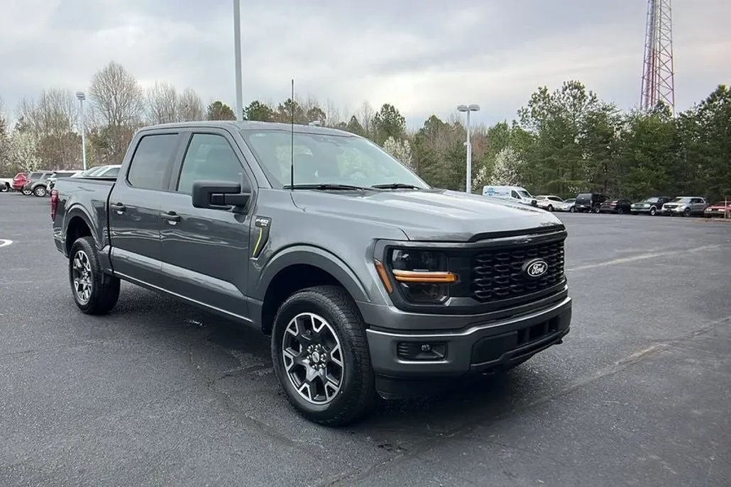 2025 Ford F-150 STX photo 1